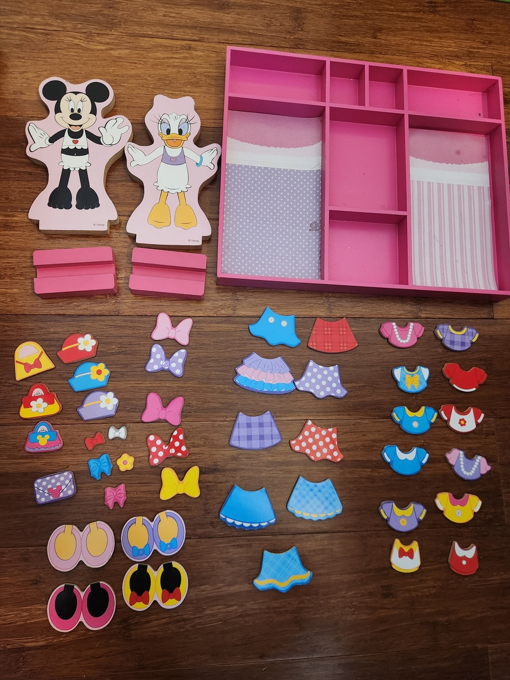 Melissa & Doug Disney Minnie Mouse and Daisy Duck Magnetic Dress-up Dolls